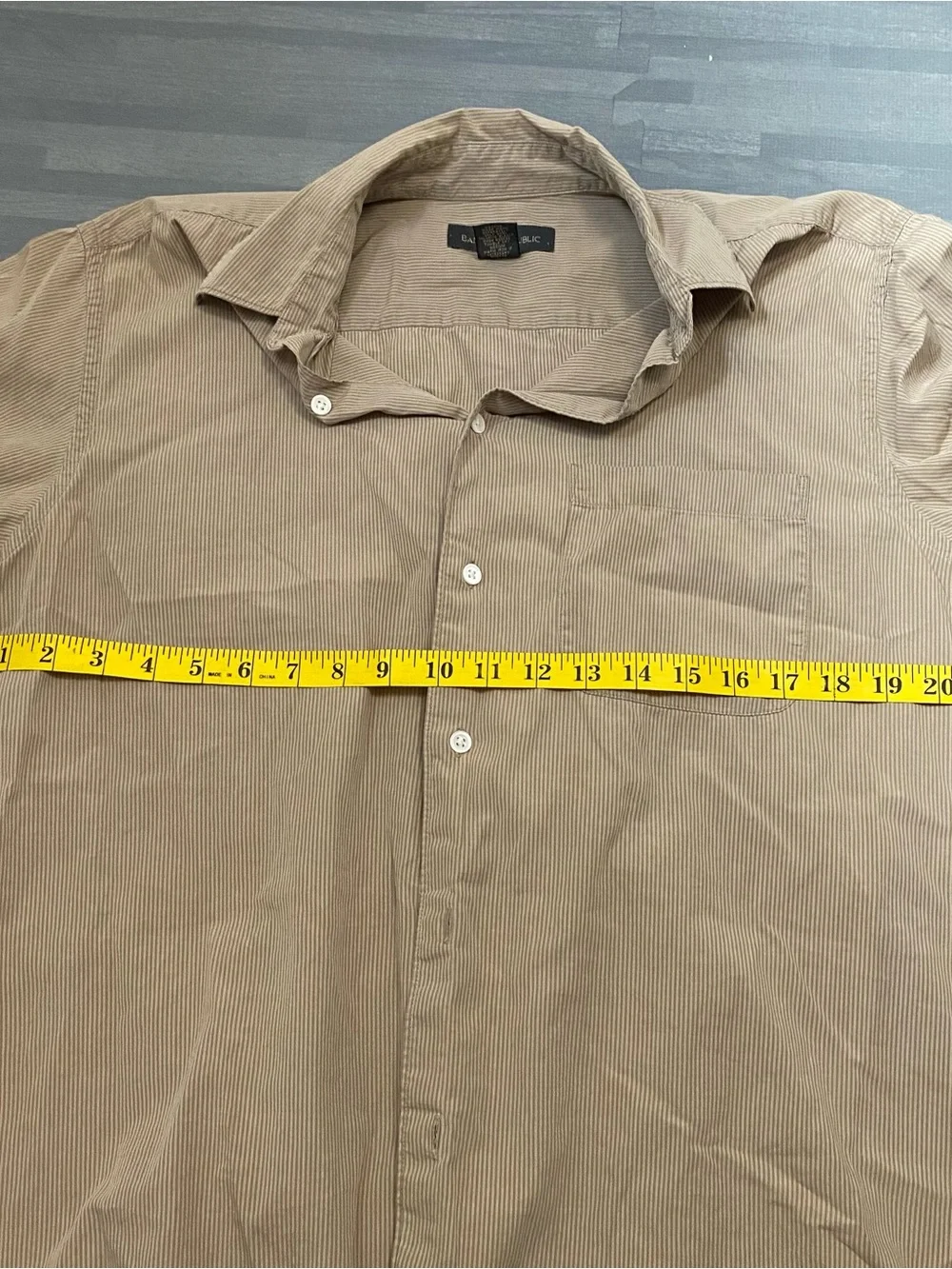 Banana Republic Men's Short-Sleeve Button-Down in Khaki